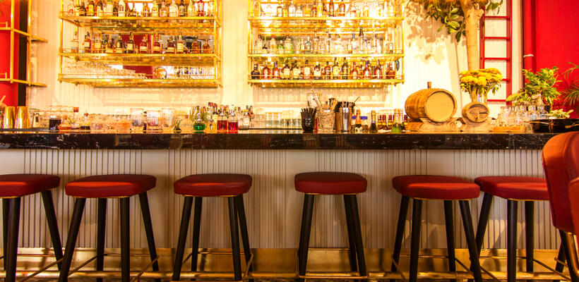 Τι ισχύει σε μπαρ, καφενέια και εστιατόρια με τα νέα μέτρα;