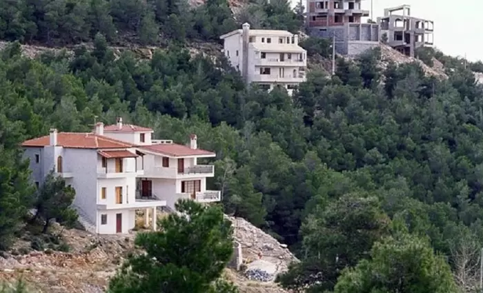 Ελλάδα: Βόμβες έτοιμες να εκραγούν τα δασικά αυθαίρετα