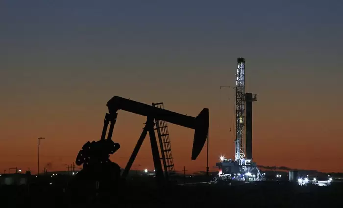 Βρετανία: Πτώση καταγράφουν οι τιμές του πετρελαίου