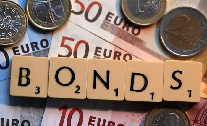 Bloomberg για Ελλάδα: Σε χαμηλό 13 ετών το 10ετές ομόλογο