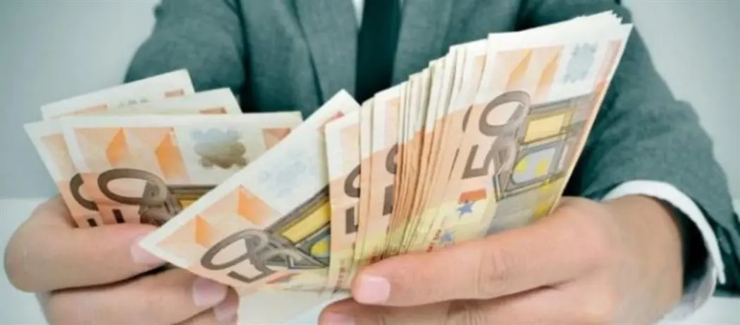 Διεκδικούν αυξήσεις μισθών και επαναφορά επιδομάτων