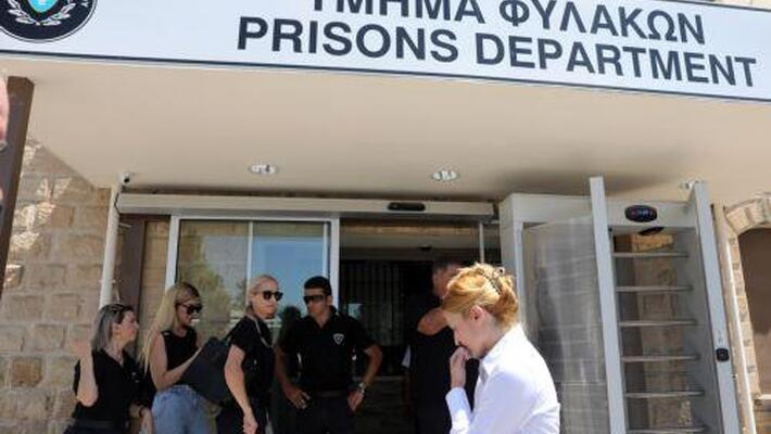 Συνεχίζεται επ΄ αόριστον η απεργία των δεσμοφυλάκων