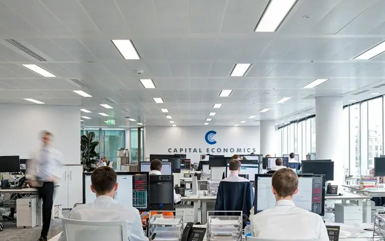 Χρυσός: Φούσκα που σκάει, αλλά όχι ακριβώς κατάρρευση λέει τώρα η Capital Economics