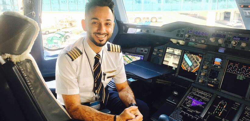 Πώς είναι να πετάς στους αιθέρες μέσα από το πιλοτήριο Emirates;