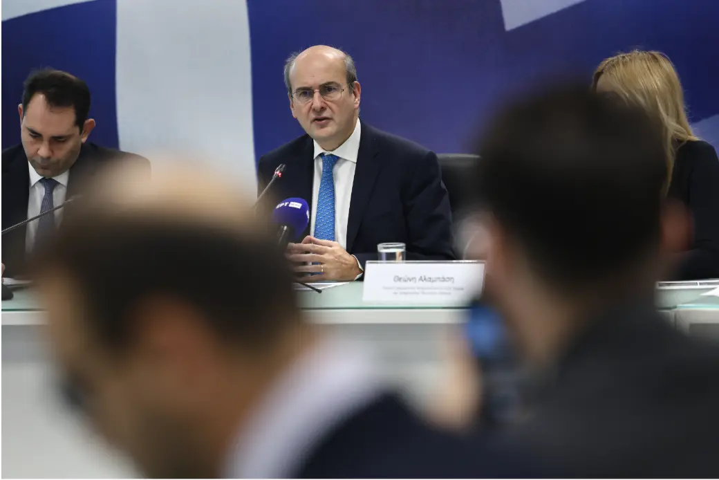 Ελλάδα: Πότε μηδενίζουν οι τραπεζικές προμήθειες και τα νέα μέτρα για τις τράπεζες