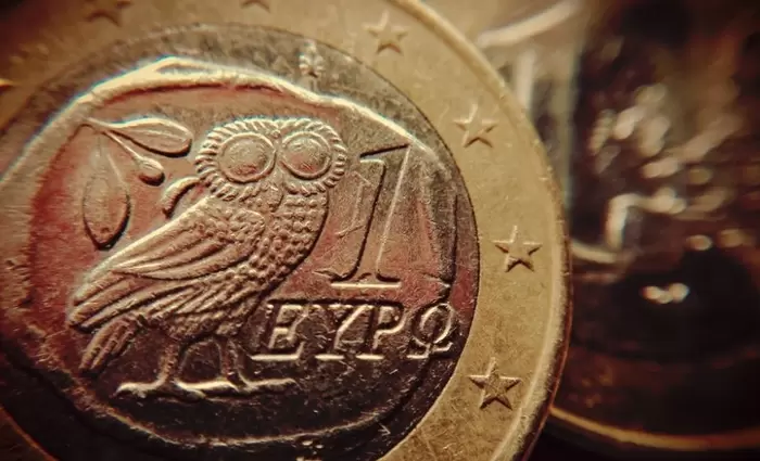 Bloomberg: Έρχονται αρνητικά επιτόκια στα ελληνικά ομόλογα