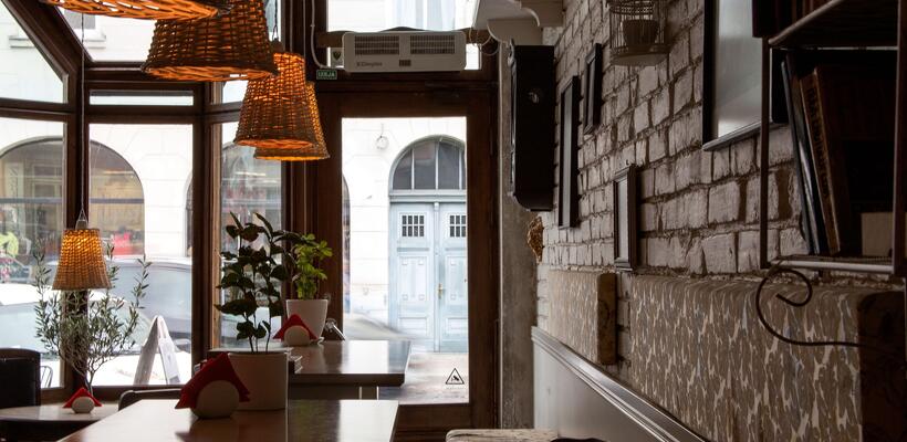 Άφησαν τον πρωινό καφέ και πήγαν να ψηφίσουν για νέο Αρχιεπίσκοπο