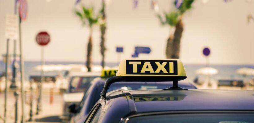 Αίρεται προσωρινά η απεργία των οδηγών ταξί