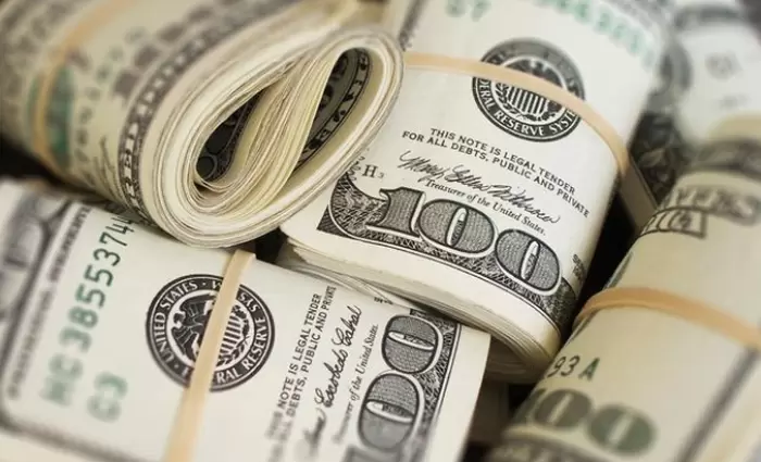 Οι φόβοι για εμπορικό πόλεμο πλήττουν το δολάριο   