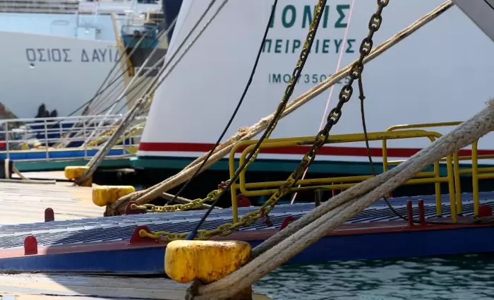 Δεμένα τα πλοία στα λιμάνια της Ελλάδας λόγω απεργίας