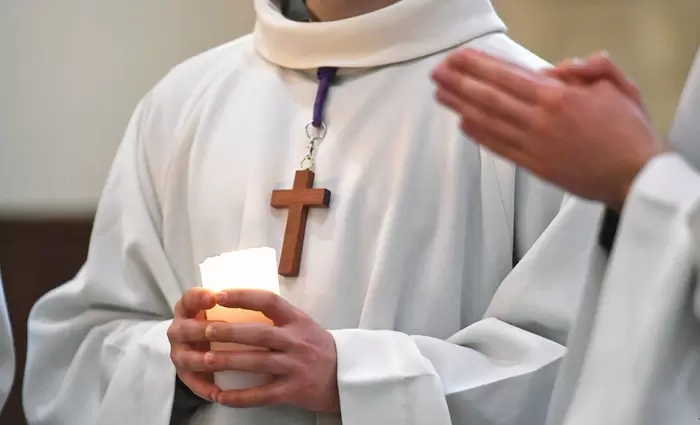 Ελλάδα: «Iερές» business από καθολικούς - Ξέπλεναν εκατομμύρια σε νυχτερινά κέντρα