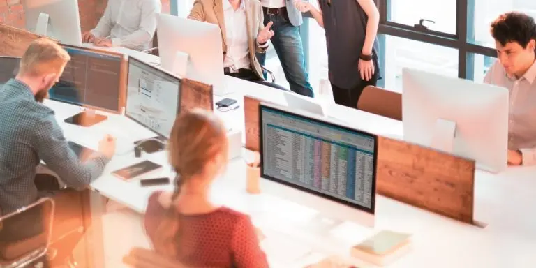 PwC: Προς αλλαγή εργοδότη 1 στους 3 - Ποντάρουν στην ΑΙ για αύξηση μισθών