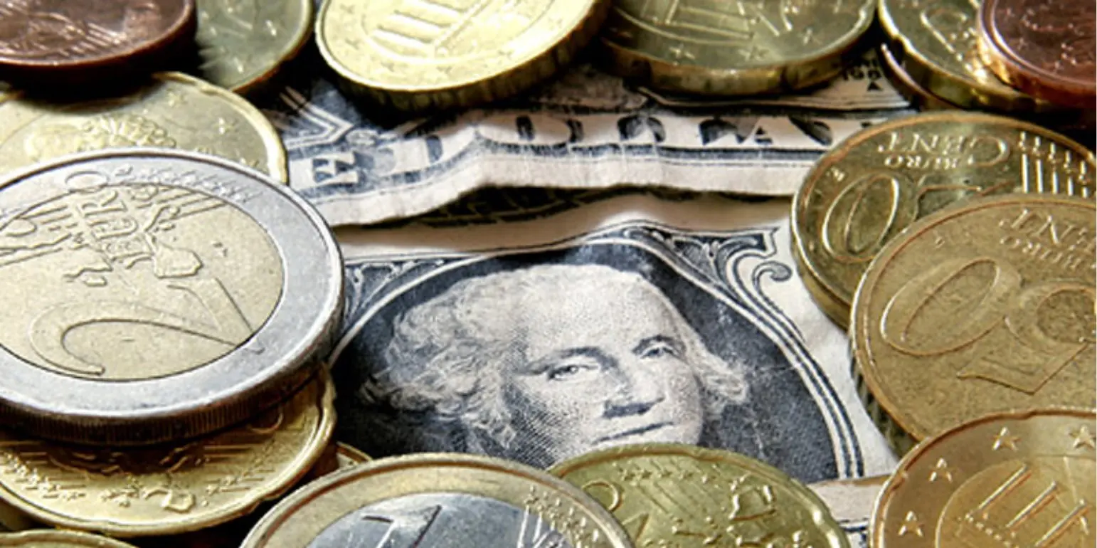 Το ευρώ υποχωρεί 0,17%, στα 1,1419 δολάρια