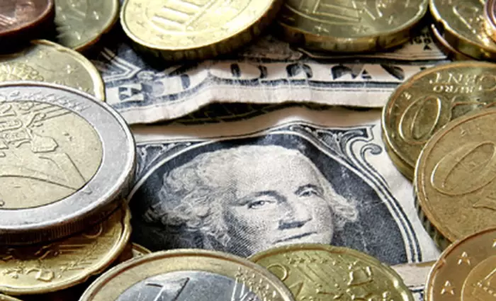 Το ευρώ υποχωρεί 0,17%, στα 1,1419 δολάρια