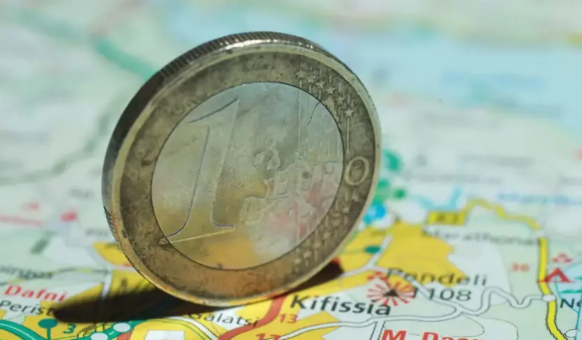 Reuters: Υποχωρούν οι αποδόσεις των ελληνικών 10ετών ομολόγων