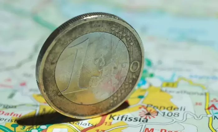 Reuters: Υποχωρούν οι αποδόσεις των ελληνικών 10ετών ομολόγων