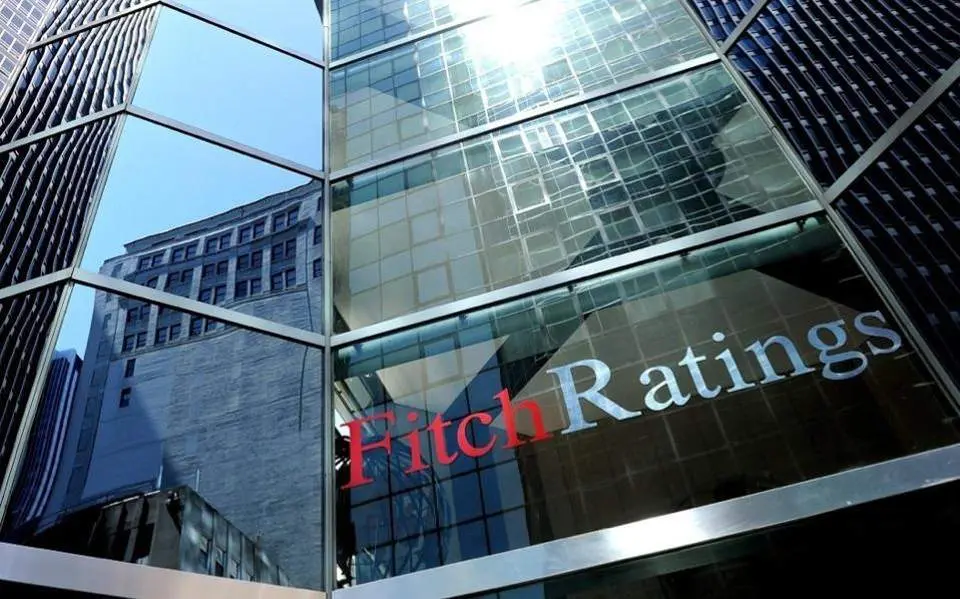 Fitch: Διατήρησε στο BB- τη πιστοληπτική ικανότητα της Ελλάδας 