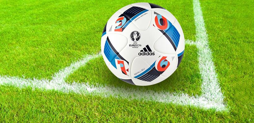 Προβάλουν τη σημασία του εθνικού κατώτατου μισθού στο ποδόσφαιρο