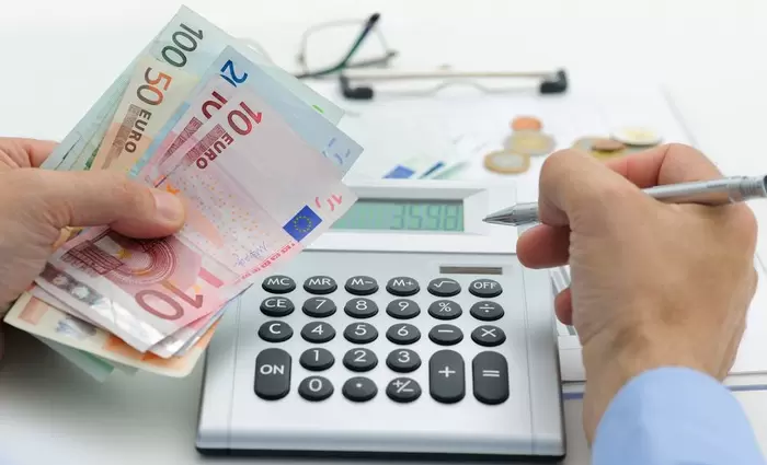 Πρωτιά στις αυξήσεις φόρων παρουσιάζει η Ελλάδα