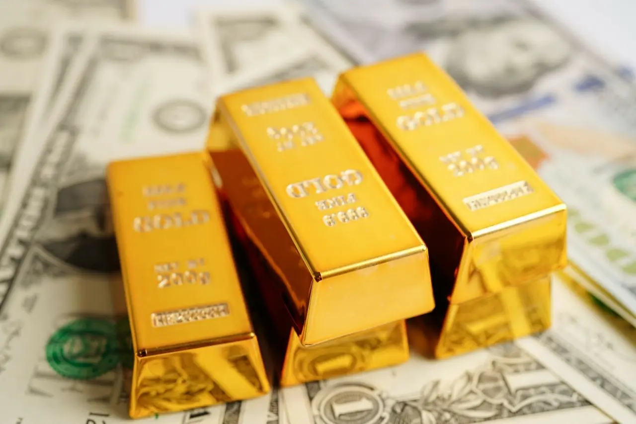 Χρυσός: Πτώση στις τιμές μετά την αλλαγή στάσης Τραμπ απέναντι στην ΕΕ