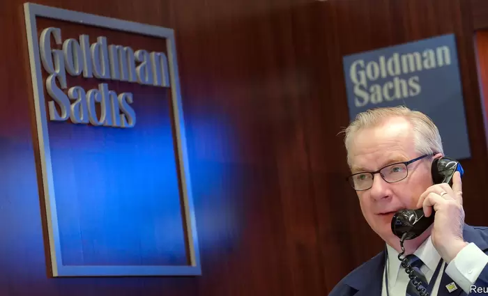 Goldman Sachs: Στρέφει τα βέλη της εναντίον των ελληνικών τραπεζών