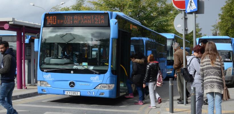 Σκέψεις για μετακίνηση δημοσίων υπαλλήλων με λεωφορεία