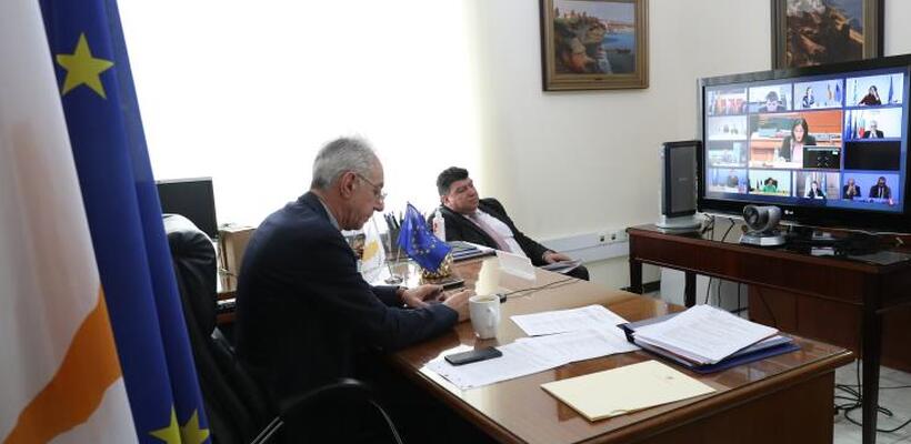 Σχολείο μέσω τηλεδιάσκεψης και με την βούλα του νόμου