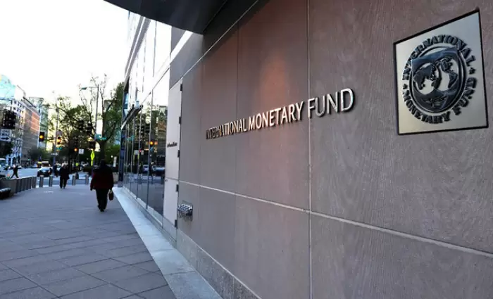 Παραμένει ευνοϊκή η οικονομική ανάπτυξη της Ελλάδα, λέει το ΔΝΤ