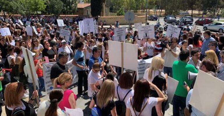 Διαμαρτύρονται σήμερα έξω από τη Βουλή ΑΣΤΕΠΑΗΚ και ΙΣΟΤΗΤΑ