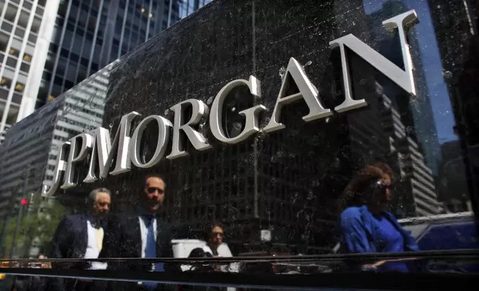 JP Morgan: Επενδύστε σε ελληνικά ομόλογα