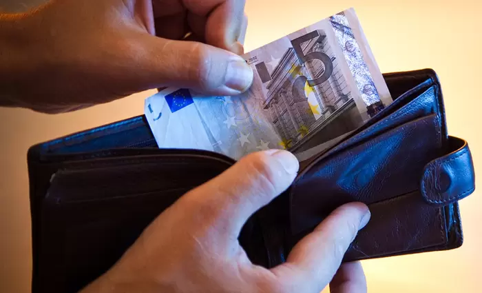 Πότε αυξάνεται ο κατώτατος μισθός στην Ελλάδα