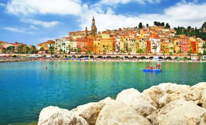 Το νησί που εξελίσσεται σε προορισμό παντός καιρού