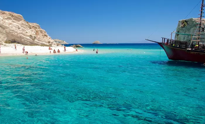 Ελλάδα: Και όμως υπάρχει νησί χωρίς ξαπλώστρες!