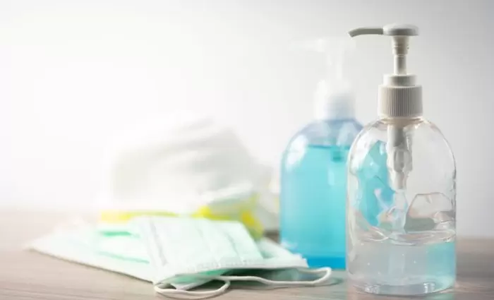 Θα έριχναν στην αγορά επικίνδυνες μάσκες και Covid-test