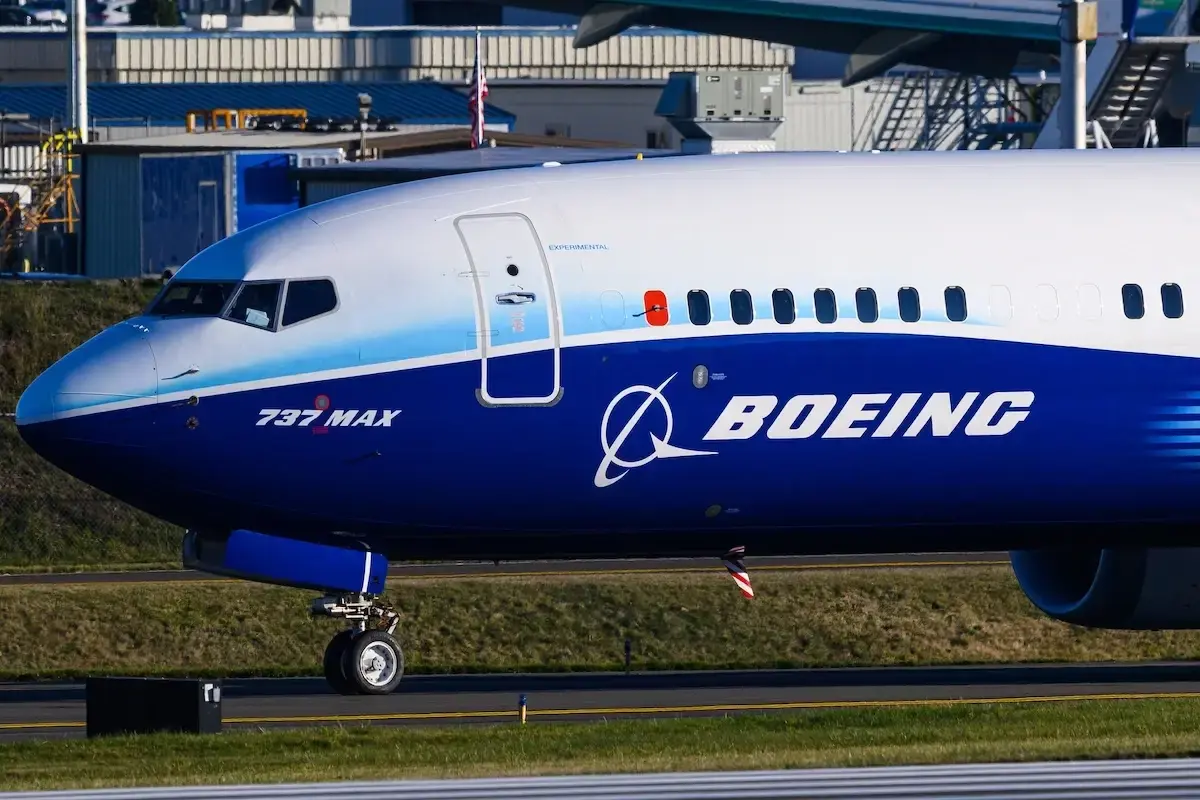 Παραμένει το όριο των 38 αεροσκαφών το μήνα για τα 737 MAX της Boeing