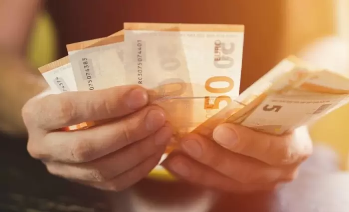 Γιατί οι Έλληνες αποταμιεύουν τα λιγότερα χρήματα σε όλη την Ευρώπη