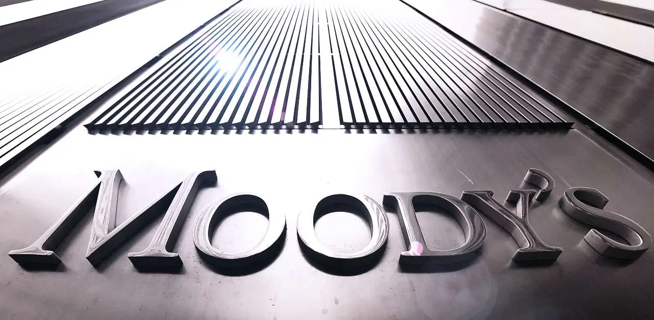 Moody's: Αβέβαιες οι μεσοπρόθεσμες προοπτικές της Ελλάδας