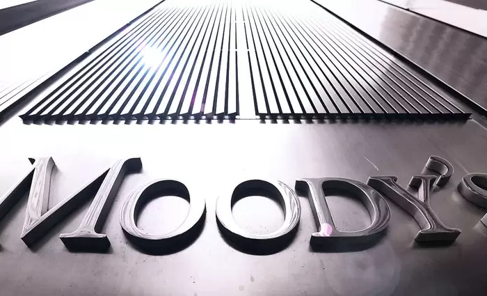 Moody's: Αβέβαιες οι μεσοπρόθεσμες προοπτικές της Ελλάδας