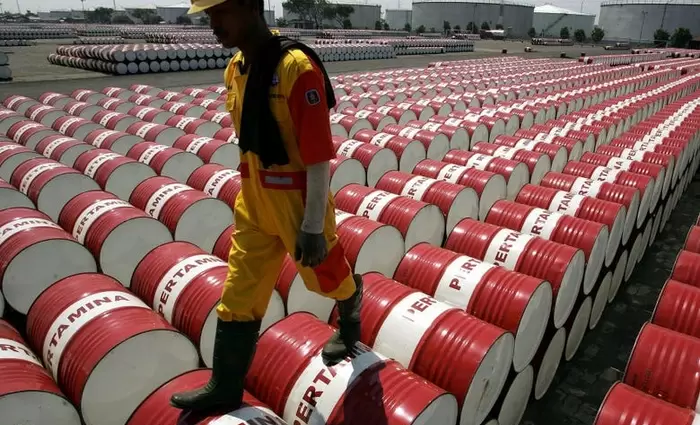 Πτώση στις τιμές του πετρελαίου