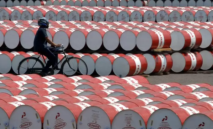 Μειώνονται οι τιμές πετρελαίου