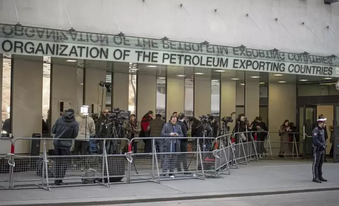 ΟΠΕΚ: Μείωση της παραγωγής πετρελαίου κατά 1,5 εκ. βαρέλια ημερησίως