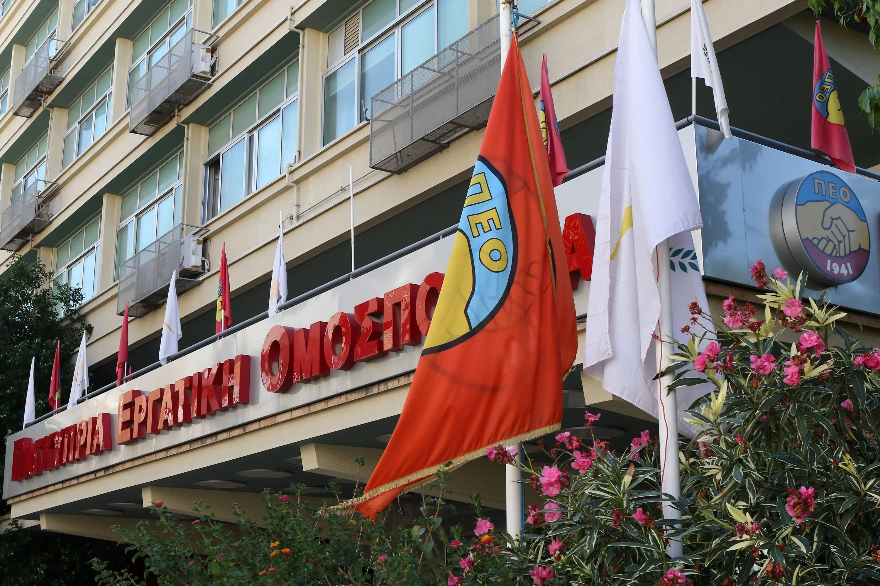 Επαναφορά κριτηρίων για εργαζόμενους τρίτων χωρών ζητά η ΠΕΟ