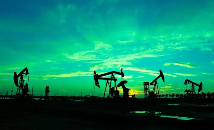 Πετρέλαιο: Βουτιά έως 6% μετά το σήμα Τραμπ για συνομιλίες ΗΠΑ-Ιράν και τον «πάγο» του OPEC+