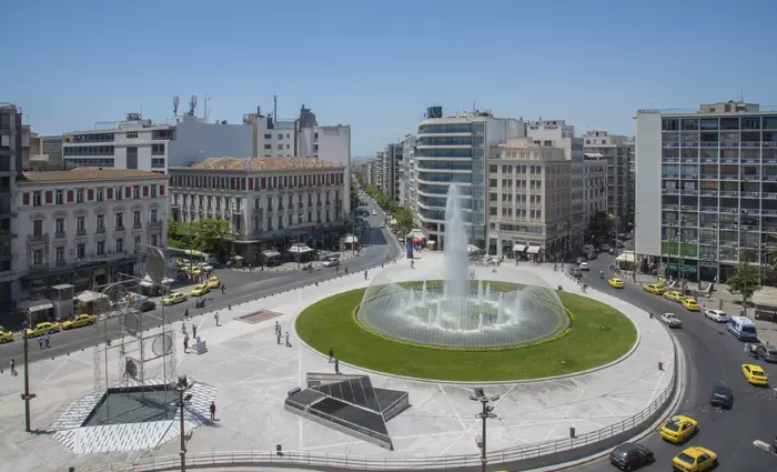 Αθήνα: Ξαναβρίσκει τη λάμψη της η Ομόνοια – Ποια κτίρια «ξαναγεννιούνται»