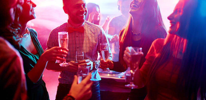 Κέντρα Αναψυχής: Να αναθεωρηθεί το πρωτόκολλο για τους ιστάμενους θαμώνες