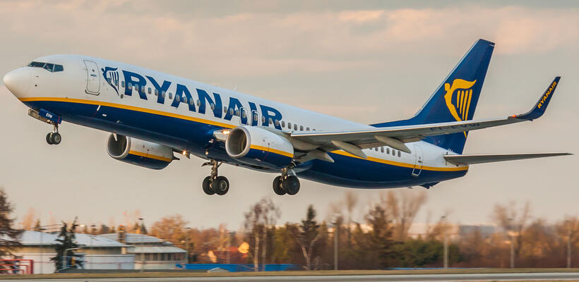 Δεν ματαιώνει πτήσεις από την Βρετανία η Ryanair