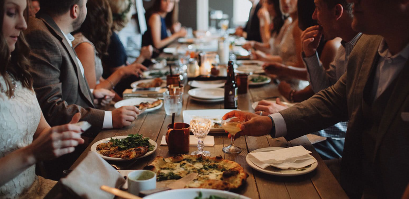 Αίρονται οι περιορισμοί για συναθροίσεις - Αλλαγή στους κανόνες αφίξεων