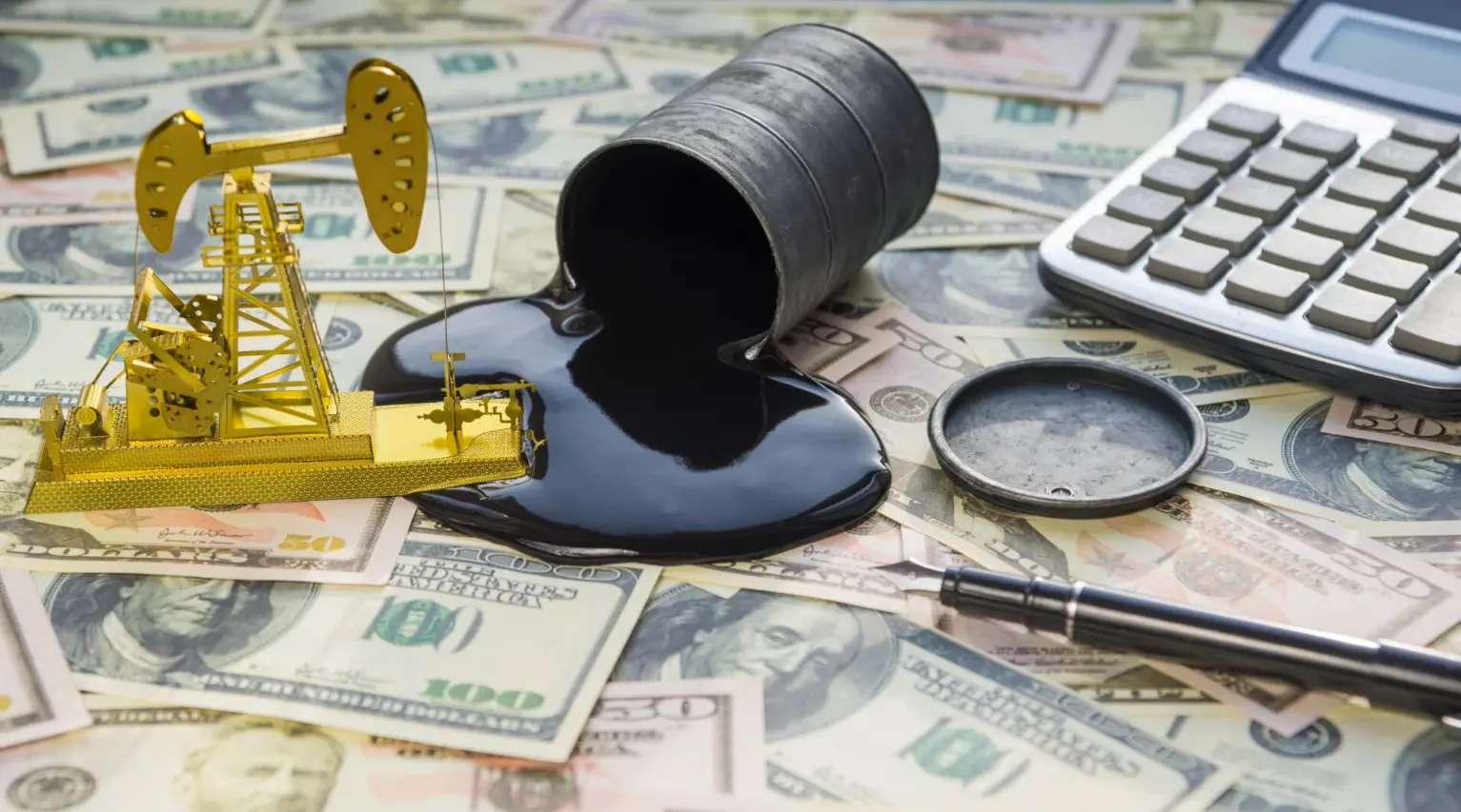 «Όλα παίζουν»: Τα νομίσματα τρελάθηκαν, ο χρυσός καλπάζει, το πετρέλαιο βουλιάζει – Οι ευκαιρίες μέσα στο χάος