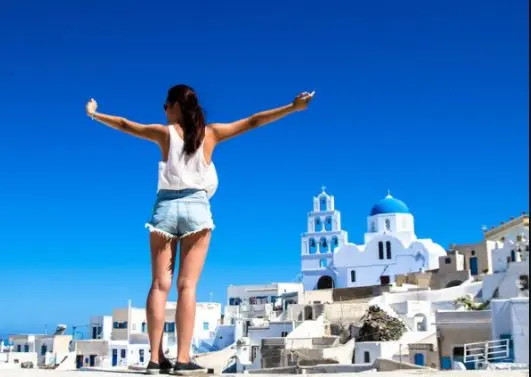 Σκέφτεσαι να ταξιδέψεις Ελλάδα το καλοκαίρι; PCR, εμβόλιο ή... καραντίνα