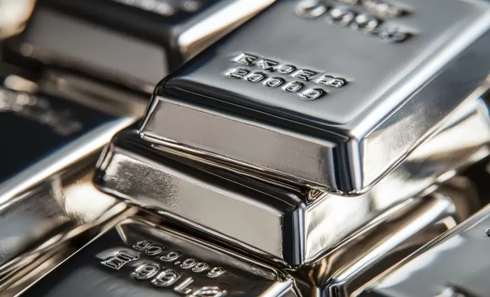 Ασήμι: Ακραίες διακυμάνσεις λόγω χαμηλής ρευστότητας – Στα $74,09 η ουγγιά